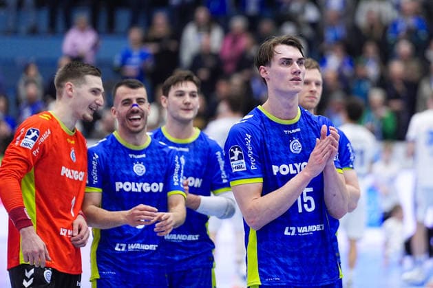 19.02.2026, xydrx, Handball, 1.HBL, VfL Gummersbach - ThSV Eisenach, Schwalbe-Arena: Dominik Kuzmanovic (VfL Gummersbach 1) Milos Vujovic (VfL Gummersbach 6) Miro Schluroff (VfL Gummersbach 15) bejubeln den Sieg Photo: xYannisxDreimannxPressefotoKochx Nordrhein-Westfahlen Deutschland