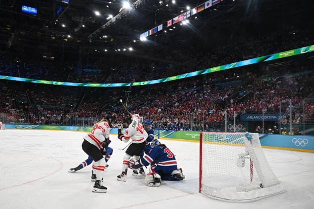 GIOCHI OLIMPICI - Olimpiadi Invernali Milano-Cortina 2026 - Women s Ice hockey, Eishockey - Gold Medal - USA vs Canada FRANKEL Aerin (USA) safe vs two Canadian during Women s Ice Hockey - Gold Medal - USA vs Canada, Olympic Winter games, Winterspiele,Spiele, Summer games Milano-Cortina 2026 in Milano, Italy, February 19 2026 Cortina D Ampezzo Italy  Copyright: xIPAxSport ABACAx