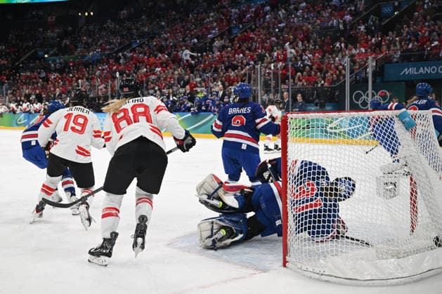 GIOCHI OLIMPICI - Olimpiadi Invernali Milano-Cortina 2026 - Women s Ice hockey, Eishockey - Gold Medal - USA vs Canada FRANKEL Aerin (USA) safe vs two Canadian during Women s Ice Hockey - Gold Medal - USA vs Canada, Olympic Winter games, Winterspiele,Spiele, Summer games Milano-Cortina 2026 in Milano, Italy, February 19 2026 Cortina D Ampezzo Italy  Copyright: xIPAxSport ABACAx