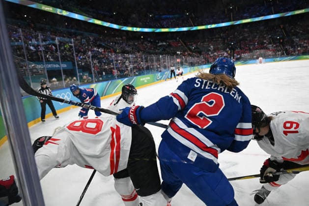 GIOCHI OLIMPICI - Olimpiadi Invernali Milano-Cortina 2026 - Women s Ice hockey, Eishockey - Gold Medal - USA vs Canada STECKLEIN Lee (USA) vs two canadian during Women s Ice Hockey - Gold Medal - USA vs Canada, Olympic Winter games, Winterspiele,Spiele, Summer games Milano-Cortina 2026 in Milano, Italy, February 19 2026 Cortina D Ampezzo Italy  Copyright: xIPAxSport ABACAx