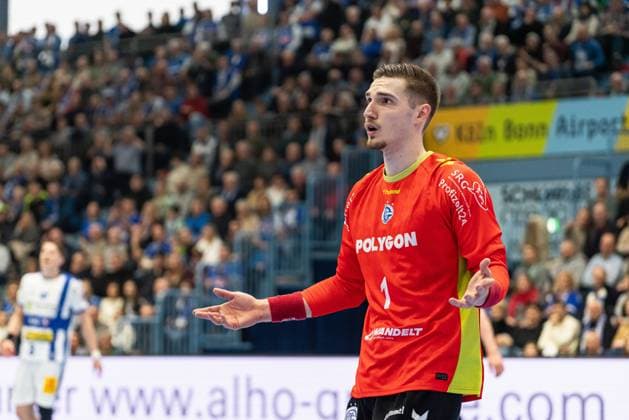 Szene mit Dominik Kuzmanovi? (1; VfL Gummersbach) nach einem Pfiff vom Schiedrichter in der Partie zwischen VfL Gummersbach und ThSV Eisenach am 22. Spieltag in der DAIKIN HBL. Szene mit Dominik Kuzmanovi? (1; VfL Gummersbach)