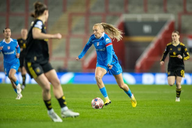 Manchester United, ManU Women v AtlÃ tico Madrid Femenino UEFA Womens Champions League Synne Jensen of AtlÃ tico Madrid Femenino (centre) pushes forward during the UEFA Womens Champions League Round of 16 Second Leg match between Manchester United Women and AtlÃ tico Madrid Femenino at Leigh Sports Village, Leigh 19 02 2026 UK Newspapers OUT Copyright: xMattxWilkinsonx FIL-23015-0002