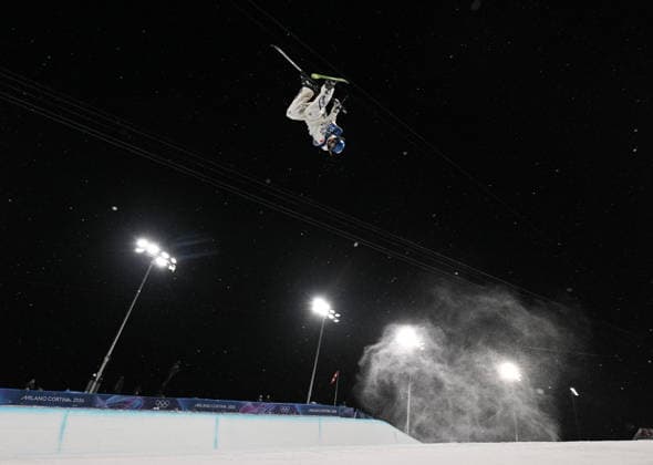 (260219) -- LIVIGNO, Feb. 19, 2026 -- Gu Ailing of China competes during the qualification of freestyle skiing women s freeski halfpipe at the Milan-Cortina 2026 Olympic Winter games, Winterspiele,Spiele, Summer games in Livigno, Italy, Feb. 19, 2026. ) (MICO2026)ITALY-LIVIGNO-OLYMPIC WINTER GAMES-FREESTYLE SKIING-WOMEN S FREESKI HALFPIPE-QUALIFICATION XiaxYifang 
