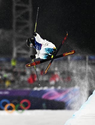 (260219) -- LIVIGNO, Feb. 19, 2026 -- Zhang Kexin of China competes during the qualification of freestyle skiing women s freeski halfpipe at the Milan-Cortina 2026 Olympic Winter games, Winterspiele,Spiele, Summer games in Livigno, Italy, Feb. 19, 2026. ) (MICO2026)ITALY-LIVIGNO-OLYMPIC WINTER GAMES-FREESTYLE SKIING-WOMEN S FREESKI HALFPIPE-QUALIFICATION ZhangxHongxiang 