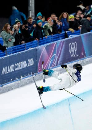 (260219) -- LIVIGNO, Feb. 19, 2026 -- Zhang Kexin of China competes during the qualification of freestyle skiing women s freeski halfpipe at the Milan-Cortina 2026 Olympic Winter games, Winterspiele,Spiele, Summer games in Livigno, Italy, Feb. 19, 2026. ) (MICO2026)ITALY-LIVIGNO-OLYMPIC WINTER GAMES-FREESTYLE SKIING-WOMEN S FREESKI HALFPIPE-QUALIFICATION WangxPeng 