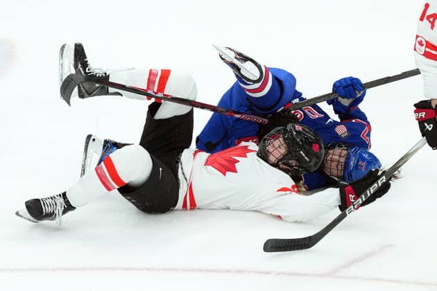 February 19, 2026, Milan, Italy: Canada s CLAIRE THOMPSON (42) and ABBEY MURPHY (37) of USA get tangled up during the first period of the women s gold medal hockey game at the 2026 MIlano Cortina Winter Olympics. Olympics 2026: Milano Cortina: Ice hockey, Eishockey Women s Gold Medal Game USA:CAN  - ZUMAc35_ 20260219_zaf_c35_049 Copyright: xNathanxDenettex