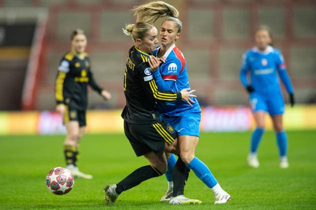 Manchester United, ManU Women v AtlÃ tico Madrid Femenino UEFA Womens Champions League Andrea Medina of AtlÃ tico Madrid Femenino (right) clashes with Hanna Lundkvist of Manchester United Women during the UEFA Womens Champions League Round of 16 Second Leg match between Manchester United Women and AtlÃ tico Madrid Femenino at Leigh Sports Village, Leigh 19 02 2026 UK Newspapers OUT Copyright: xMattxWilkinsonx FIL-23015-0005