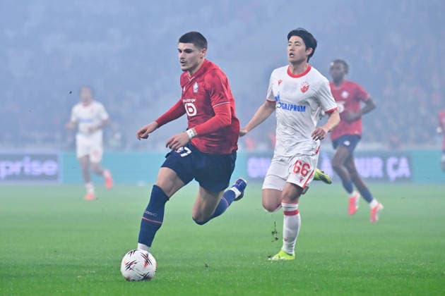 FOOTBALL : Lille vs Etoile Rouge Belgrade - Europa League - Lille - 19 02 2026 Matias Fernandez Pardo ( 7 - Lille ) and Youngwoo Seol ( 66 - Red Star Belgrade ) during the UEFA Europa League match between Lille OSC and Red Star Belgrade at Stade Pierre Mauroy on February 19, 2026 in Lille, France. ( Photo by Federico Pestellini PsnewZ ) - LilleFrance  Copyright: xFedericoxPestellinix