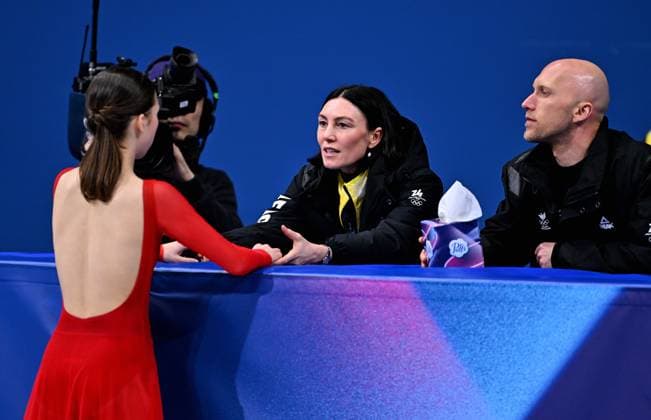 Belgian figure skater Nina Pinzarrone, Belgian figure skater coach Ans Bocklandt and choreographer Benoit Richaud pictured during the free program of the Women s Figure skating, Eiskunstlauf competition at the Milano Cortina 2026 Olympic Winter games, Winterspiele,Spiele, Summer games on Thursday 19 February 2026 in Milan, Italy. The XXV Winter Olympics take place from 6 to 22 February 2026 in Italy. JASPERxJACOBS  x164253309x