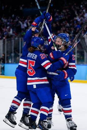 260219 Hilary Knight of USA celebrate with teammates after scoring 1-1 in the women s Ice hockey, Eishockey final game between USA and Canada during day 13 of the 2026 Winter Olympics on February 19, 2026 in Milan. Photo: Emma Wallskog BILDBYRAN kod EW EW0643 ishockey ice hockey Olympic Games, Olympische Spiele, Olympia, OS olympics winter olympics os ol olympiska spel vinter-os olympiske leker milano cortina 2026 milan cortina 2026 milano cortina 2026 olympic games milano cortina 2026 winter olympic games milano cortina-os milano cortina-ol vinter-ol 13 bbeng dam usa kanada canada final jubel *** 260219 Hilary Knight of USA celebrate with teammates after scoring 1 1 in the women s ice hockey final game between USA and Canada during day 13 of the 2026 Winter Olympics on February 19, 2026 in Milan Photo Emma Wallskog BILDBYRAN code EW EW0643 ice hockey ice hockey olympic games olympics winter olympics os ol olympic games winter os olympic games milano cortina 2026 milan cortina 2026 milano cortina 2026 olympic games milano cortina 2026 winter olympic games milano cortina os milano cortina ol winter ol 13 bbeng dam usa kanada canada final jubel  Copyright: EMMAxWALLSKOG BB260219EW110