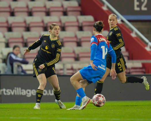Manchester United, ManU Women v AtlÃ tico de Madrid Femenino, Leigh, UK - 19 {iptcmonthname3} 2026 Jess Park of Manchester United Women passes the ball during the UEFA Women s Champions League, Knockout Round Play-Off Second Leg match between Manchester United Women and AtlÃ tico de Madrid Femenino at Leigh Sports Village, Leigh on 19 February 2026 ( Leigh Leigh Sports Village Greater Manchester England Copyright: xStevexFlynn PPAUKx PPA-249514