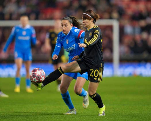 Manchester United, ManU Women v AtlÃ tico de Madrid Femenino, Leigh, UK - 19 {iptcmonthname3} 2026 Hinata Miyazawa of Manchester United Women competes for the ball with Fiamma of Athetico Madrid Femenino during the UEFA Women s Champions League, Knockout Round Play-Off Second Leg match between Manchester United Women and AtlÃ tico de Madrid Femenino at Leigh Sports Village, Leigh on 19 February 2026 ( Leigh Leigh Sports Village Greater Manchester England Copyright: xStevexFlynn PPAUKx PPA-249519