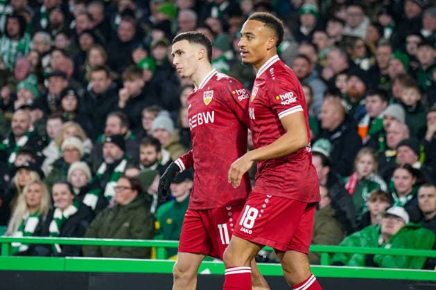 Fussball UEFA Europa League 2025 - 2026, Play-Offs Hinspiel - Celtic FC Glasgow vs VfB Stuttgart - Celtic Park Stadion (Glasgow, Schottland): Tor und Torjubel zum 0:1 durch Bilal El Khannouss (VfB Stuttgart, 11) Freude, Emotionen, Jubel Jamie Leweling (VfB Stuttgart, 18) Copyright: xJOERANxSTEINSIEKx