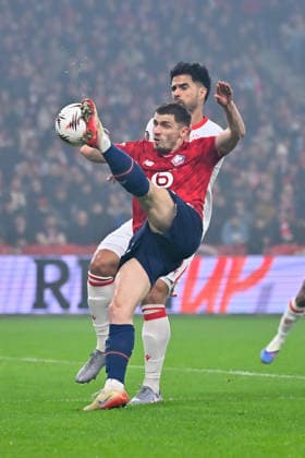 FOOTBALL : Lille vs Etoile Rouge Belgrade - Europa League - Lille - 19 02 2026 Rodrigao ( 5 - Red Star Belgrade ) and Romain Perraud ( 15 - Lille ) during the UEFA Europa League match between Lille OSC and Red Star Belgrade at Stade Pierre Mauroy on February 19, 2026 in Lille, France. ( Photo by Federico Pestellini PsnewZ ) - LilleFrance  Copyright: xFedericoxPestellinix