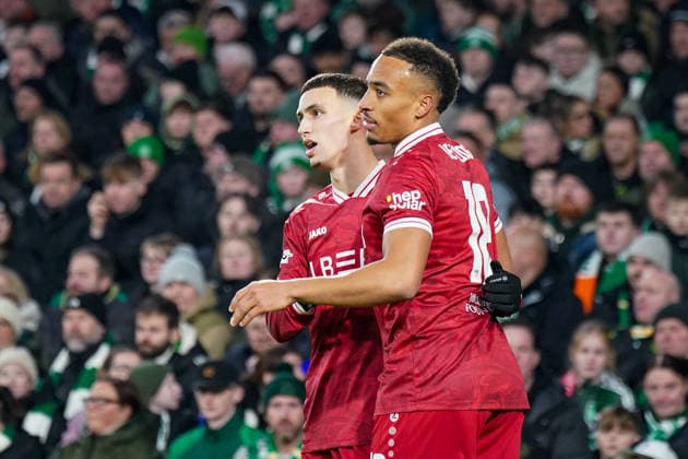 Fussball UEFA Europa League 2025 - 2026, Play-Offs Hinspiel - Celtic FC Glasgow vs VfB Stuttgart - Celtic Park Stadion (Glasgow, Schottland): Tor und Torjubel zum 0:1 durch Bilal El Khannouss (VfB Stuttgart, 11) Freude, Emotionen, Jubel Jamie Leweling (VfB Stuttgart, 18) Copyright: xJOERANxSTEINSIEKx