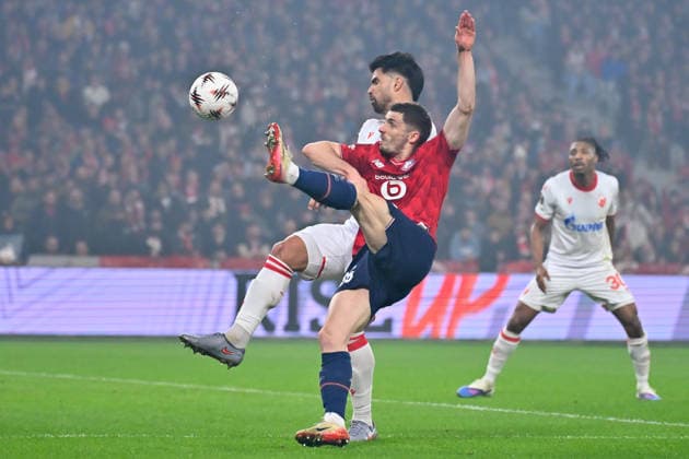 FOOTBALL : Lille vs Etoile Rouge Belgrade - Europa League - Lille - 19 02 2026 Rodrigao ( 5 - Red Star Belgrade ) and Romain Perraud ( 15 - Lille ) during the UEFA Europa League match between Lille OSC and Red Star Belgrade at Stade Pierre Mauroy on February 19, 2026 in Lille, France. ( Photo by Federico Pestellini PsnewZ ) - LilleFrance  Copyright: xFedericoxPestellinix