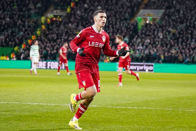 Fussball UEFA Europa League 2025 - 2026, Play-Offs Hinspiel - Celtic FC Glasgow vs VfB Stuttgart - Celtic Park Stadion (Glasgow, Schottland): Tor und Torjubel zum 0:1 durch Bilal El Khannouss (VfB Stuttgart, 11) Freude, Emotionen, Jubel Copyright: xJOERANxSTEINSIEKx