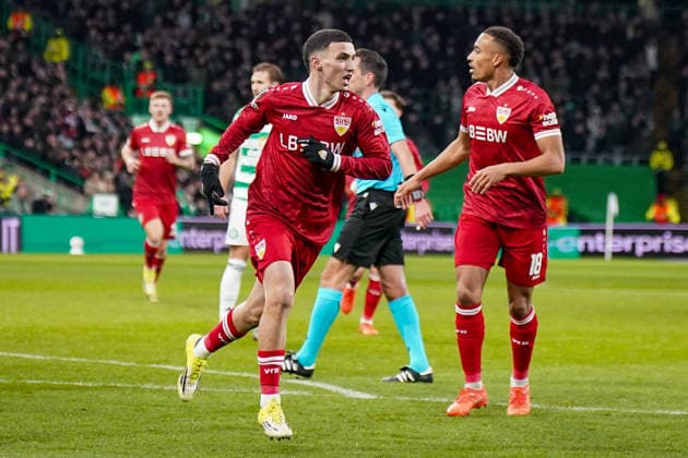 Fussball UEFA Europa League 2025 - 2026, Play-Offs Hinspiel - Celtic FC Glasgow vs VfB Stuttgart - Celtic Park Stadion (Glasgow, Schottland): Tor und Torjubel zum 0:1 durch Bilal El Khannouss (VfB Stuttgart, 11) Freude, Emotionen, Jubel Copyright: xJOERANxSTEINSIEKx