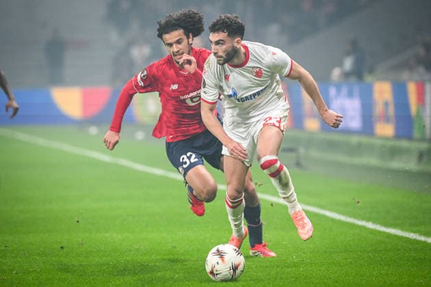 February 19, 2026, Villeneuve-D ascq, France, France: Ayyoub BOUADDI of Lille and Nayair TIKNIZYAN of Crvena Zvezda during the UEFA Europa League match between Lille OSC (LOSC) and Crvena Zvezda at Pierre Mauroy Stadium on February 19, 2026 in Villeneuve-d Ascq near Lille, France. Villeneuve-D ascq France - ZUMAm308 20260219_zsp_m308_006 Copyright: xMatthieuxMirvillex