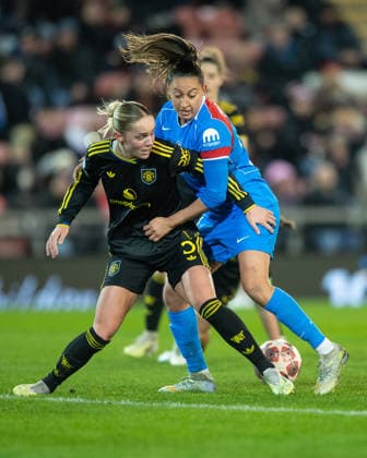 Manchester United, ManU Women v AtlÃ tico Madrid Femenino UEFA Womens Champions League Hanna Lundkvist of Manchester United Women clashes with Fiamma Benitez of AtlÃ tico Madrid Femenino during the UEFA Womens Champions League Round of 16 Second Leg match between Manchester United Women and AtlÃ tico Madrid Femenino at Leigh Sports Village, Leigh 19 02 2026 UK Newspapers OUT Copyright: xMattxWilkinsonx FIL-23015-0019