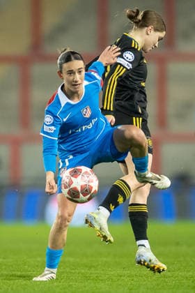 Manchester United, ManU Women v AtlÃ tico Madrid Femenino UEFA Womens Champions League Julia Bartel of AtlÃ tico Madrid Femenino clashes with Jess Park of Manchester United Women during the UEFA Womens Champions League Round of 16 Second Leg match between Manchester United Women and AtlÃ tico Madrid Femenino at Leigh Sports Village, Leigh 19 02 2026 UK Newspapers OUT Copyright: xMattxWilkinsonx FIL-23015-0020