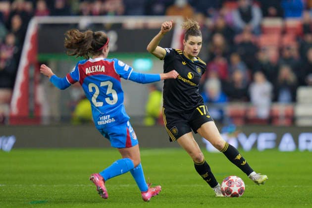 Manchester United, ManU Women v AtlÃ tico de Madrid Femenino, Leigh, UK - 19 {iptcmonthname3} 2026 Dominique Janssen of Manchester United Women under pressure from Alexia Fernandez of Athetico Madrid Femenino during the UEFA Women s Champions League, Knockout Round Play-Off Second Leg match between Manchester United Women and AtlÃ tico de Madrid Femenino at Leigh Sports Village, Leigh on 19 February 2026 ( Leigh Leigh Sports Village Greater Manchester England Copyright: xStevexFlynn PPAUKx PPA-249533
