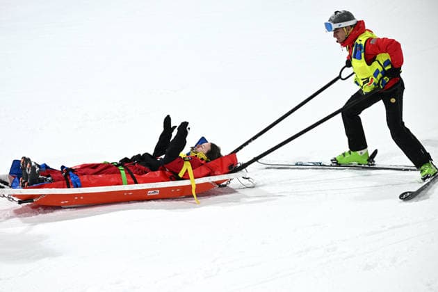 2026 WINTER Olympic Games, Olympische Spiele, Olympia, OS Cassie Sharpe of Canada gestures after crashing on her second run in the Women™s Freeski Halfpipe qualifier at Livigno Snow Park, on day 13 of the 2026 Milano Cortina Winter Olympic Games in Italy, Wednesday, February 18, 2026. ( NO ARCHIVING LIVIGNO SONDRIO ITALY  Copyright: xDANxHIMBRECHTSx 20260220119409128455