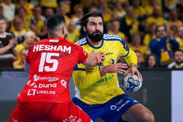 Kielce 19.02.2026. Pilka reczna EHF Liga Mistrzow sezon 2025 2026 kolejka 11 mecz: Industria Kielce - One Veszprem --- Handball EHF Champions League season 2025 2026 round 11 match between Industria Kielce and One Veszprem at Hala Legionow in Kielce, Poland Jorge Maqueda Ahmed Hesham Elsayed Moham Fot. Igor Jakubowski Arena Akcji NEWSPIX.PL --- newspix.pl 