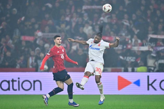 FOOTBALL : Lille vs Etoile Rouge Belgrade - Europa League - Lille - 19 02 2026 Franklin Tebo Uchenna ( 30 - Red Star Belgrade ) and Matias Fernandez Pardo ( 7 - Lille ) during the UEFA Europa League match between Lille OSC and Red Star Belgrade at Stade Pierre Mauroy on February 19, 2026 in Lille, France. ( Photo by Federico Pestellini PsnewZ ) - LilleFrance  Copyright: xFedericoxPestellinix