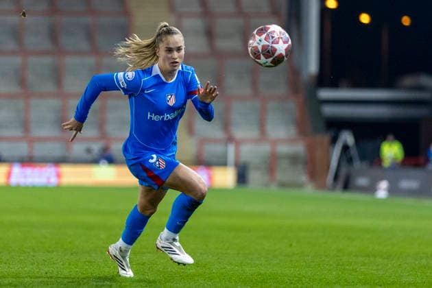 19th February 2026; Leigh Sports Village, Manchester, England; Womens Champions League Football, Manchester United, ManU versus Atletico Madrid; Sandrea Medina of Atletico Madrid chases a loose ball  TimxWilliams Content restricted for UK based newspaper