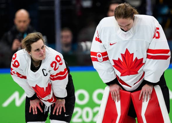260219 Marie-Philip Poulin and goaltender Ann-Renee Desbiens of Canada look dejected after the women s Ice hockey, Eishockey final game between USA and Canada during day 13 of the 2026 Winter Olympics on February 19, 2026 in Milan. Photo: Emma Wallskog BILDBYRAN kod EW EW0643 ishockey ice hockey Olympic Games, Olympische Spiele, Olympia, OS olympics winter olympics os ol olympiska spel vinter-os olympiske leker milano cortina 2026 milan cortina 2026 milano cortina 2026 olympic games milano cortina 2026 winter olympic games milano cortina-os milano cortina-ol vinter-ol 13 bbeng dam usa kanada canada final depp *** 260219 Marie Philip Poulin and goaltender Ann Renee Desbiens of Canada look dejected after the women s ice hockey final game between USA and Canada during day 13 of the 2026 Winter Olympics on February 19, 2026 in Milan Photo Emma Wallskog BILDBYRAN code EW EW0643 ice hockey ice hockey olympic games olympics winter olympics os ol olympic games winter os olympic games milano cortina 2026 milan cortina 2026 milano cortina 2026 olympic games milano cortina 2026 winter olympic games milano cortina os milano cortina ol winter ol 13 bbeng dam usa kanada canada final depp  Copyright: EMMAxWALLSKOG BB260219EW131