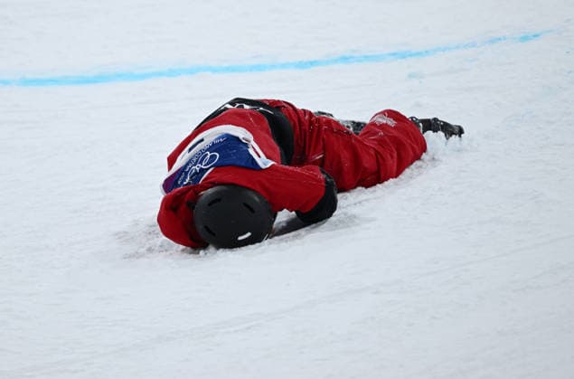 (260219) -- LIVIGNO, Feb. 19, 2026 -- Cassie Sharpe of Canada falls during the qualification of freestyle skiing women s freeski halfpipe at the Milan-Cortina 2026 Olympic Winter games, Winterspiele,Spiele, Summer games in Livigno, Italy, Feb. 19, 2026. ) (MICO2026)ITALY-LIVIGNO-OLYMPIC WINTER GAMES-FREESTYLE SKIING-WOMEN S FREESKI HALFPIPE-QUALIFICATION WuxHuiwo 