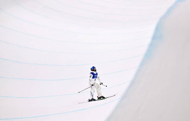 (260219) -- LIVIGNO, Feb. 19, 2026 -- Gu Ailing of China competes during the qualification of freestyle skiing women s freeski halfpipe at the Milan-Cortina 2026 Olympic Winter games, Winterspiele,Spiele, Summer games in Livigno, Italy, Feb. 19, 2026. ) (MICO2026)ITALY-LIVIGNO-OLYMPIC WINTER GAMES-FREESTYLE SKIING-WOMEN S FREESKI HALFPIPE-QUALIFICATION ZhangxHongxiang 