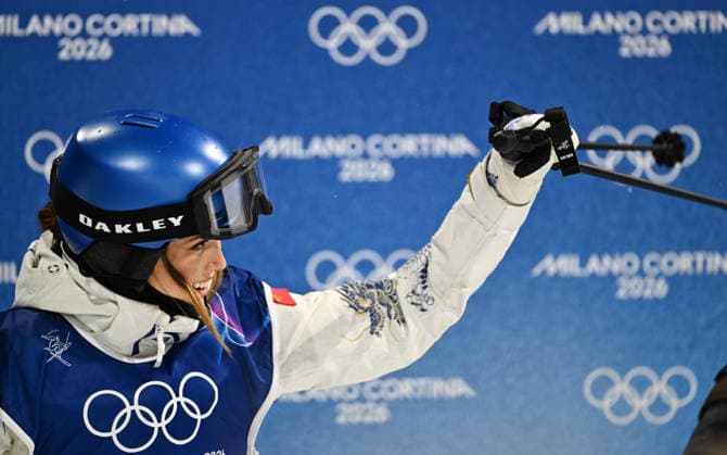 (260219) -- LIVIGNO, Feb. 19, 2026 -- Gu Ailing of China reacts during the qualification of freestyle skiing women s freeski halfpipe at the Milan-Cortina 2026 Olympic Winter games, Winterspiele,Spiele, Summer games in Livigno, Italy, Feb. 19, 2026. ) (MICO2026)ITALY-LIVIGNO-OLYMPIC WINTER GAMES-FREESTYLE SKIING-WOMEN S FREESKI HALFPIPE-QUALIFICATION ZhangxHongxiang 