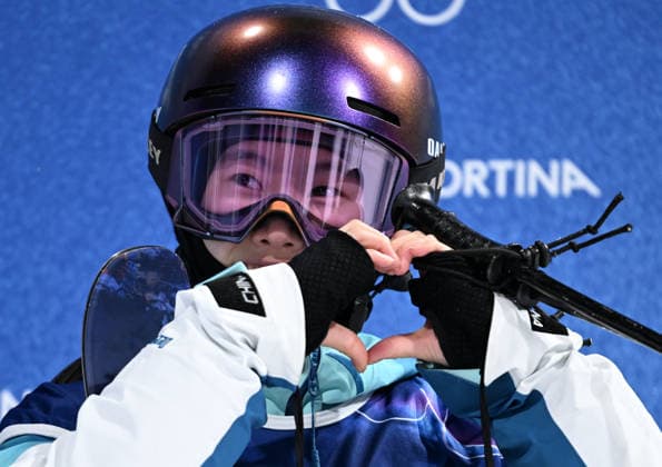(260219) -- LIVIGNO, Feb. 19, 2026 -- Liu Yishan of China gestures during the qualification of freestyle skiing women s freeski halfpipe at the Milan-Cortina 2026 Olympic Winter games, Winterspiele,Spiele, Summer games in Livigno, Italy, Feb. 19, 2026. ) (MICO2026)ITALY-LIVIGNO-OLYMPIC WINTER GAMES-FREESTYLE SKIING-WOMEN S FREESKI HALFPIPE-QUALIFICATION WuxHuiwo 