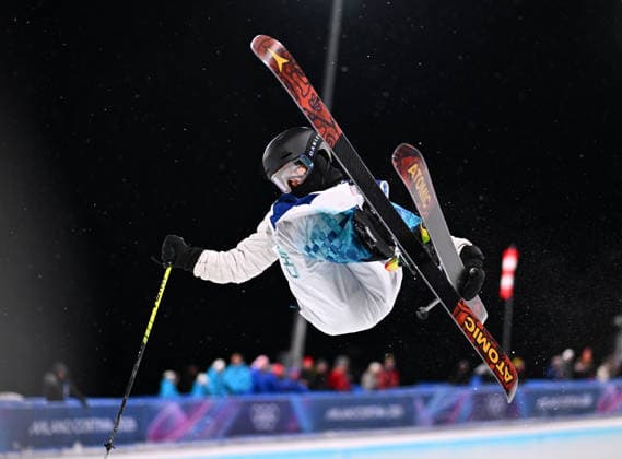 (260219) -- LIVIGNO, Feb. 19, 2026 -- Zhang Kexin of China competes during the qualification of freestyle skiing women s freeski halfpipe at the Milan-Cortina 2026 Olympic Winter games, Winterspiele,Spiele, Summer games in Livigno, Italy, Feb. 19, 2026. ) (MICO2026)ITALY-LIVIGNO-OLYMPIC WINTER GAMES-FREESTYLE SKIING-WOMEN S FREESKI HALFPIPE-QUALIFICATION ZhangxHongxiang 