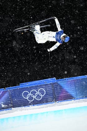 2026 WINTER Olympic Games, Olympische Spiele, Olympia, OS Ailing Eileen Gu of China during practice ahead of the Women™s Freeski Halfpipe qualifier at Livigno Snow Park, on day 13 of the 2026 Milano Cortina Winter Olympic Games in Italy, Thursday, February 19, 2026. ( NO ARCHIVING, EDITORIAL USE ONLY LIVIGNO SONDRIO ITALY  Copyright: xDANxHIMBRECHTSx 20260220199057806288