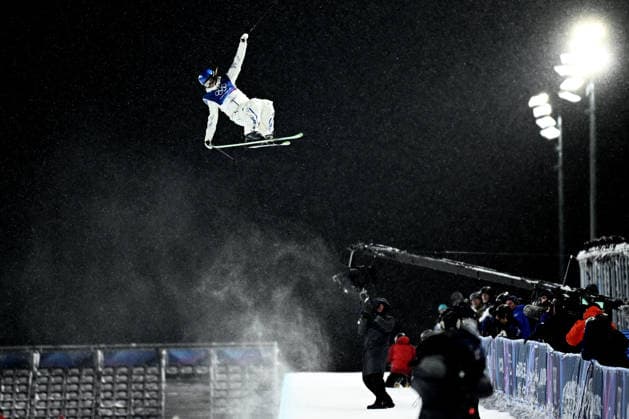 2026 WINTER Olympic Games, Olympische Spiele, Olympia, OS Ailing Eileen Gu of China during her first run in the Women™s Freeski Halfpipe qualifier at Livigno Snow Park, on day 13 of the 2026 Milano Cortina Winter Olympic Games in Italy, Thursday, February 19, 2026. ( NO ARCHIVING, EDITORIAL USE ONLY LIVIGNO SONDRIO ITALY  Copyright: xDANxHIMBRECHTSx 20260220137941011077