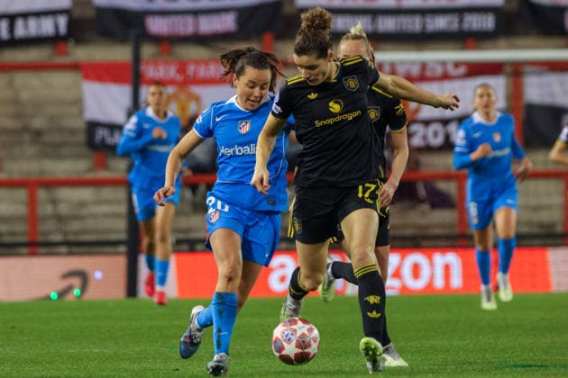 Manchester United, ManU Women v Athletico de Madrid Femenino - UEFA Women s Champions League Round of 16 Second Leg 25 26 Athletico de Madrid Femenino Amaiur Sarriegi is tackled by Dominique Janssen in match against Manchester United Women v - UEFA Women s Champions League Round of 16 Second Leg 25 26 19.02.2026 Leigh Leigh Sports Village United Kingdom Copyright: xZacharyxLockex