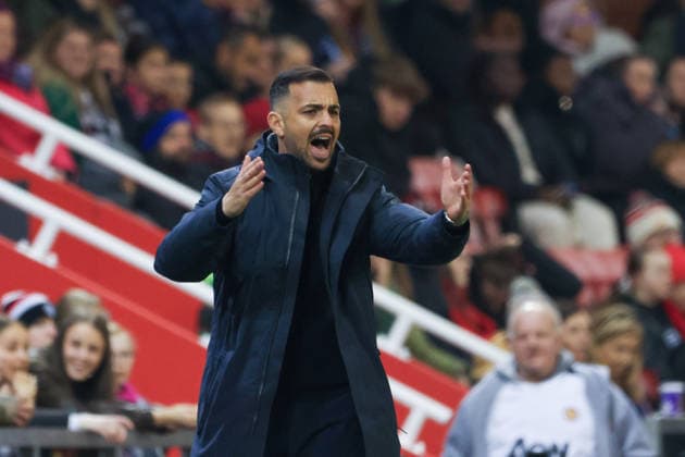 Manchester United, ManU Women v Athletico de Madrid Femenino - UEFA Women s Champions League Round of 16 Second Leg 25 26 Athletico de Madrid Femenino manager Jose Herrera shouts with arms up during match against Manchester United Women v - UEFA Women s Champions League Round of 16 Second Leg 25 26 19.02.2026 Leigh Leigh Sports Village United Kingdom Copyright: xZacharyxLockex