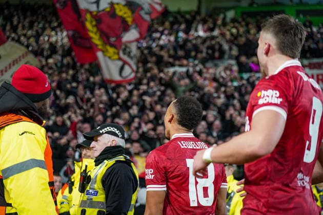 Fussball UEFA Europa League 2025 - 2026, Play-Offs Hinspiel - Celtic FC Glasgow vs VfB Stuttgart - Celtic Park Stadion (Glasgow, Schottland): Tor und Torjubel zum 1:3 durch Jamie Leweling (VfB Stuttgart, 18) Freude, Emotionen, Jubel Geste, Gestik, Emotion, Mimik, Gesichtsausdruck, Emotion Copyright: xJOERANxSTEINSIEKx