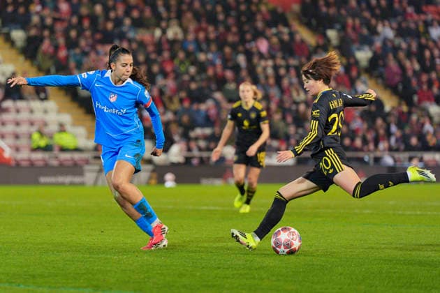 Manchester United, ManU Women v AtlÃ tico de Madrid Femenino, Leigh, UK - 19 {iptcmonthname3} 2026 Hinata Miyazawa of Manchester United Women sets to cross the balll during the UEFA Women s Champions League, Knockout Round Play-Off Second Leg match between Manchester United Women and AtlÃ tico de Madrid Femenino at Leigh Sports Village, Leigh on 19 February 2026 ( Leigh Leigh Sports Village Greater Manchester England Copyright: xStevexFlynn PPAUKx PPA-249562