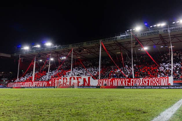 260219 Spectators in the stands ahead of the UEFA Europa League football match between Brann and Bologna on February 19, 2026 in Bergen. Photo: Marius Simensen BILDBYRAN COP 238 MM0056 bbeng bologna brann football fotball fotboll soccer uefa europa league Copyright: MARIUSxSIMENSEN BB260219ZN110