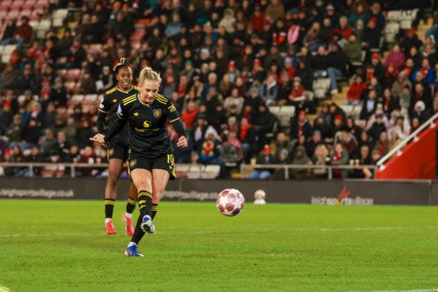 Manchester United, ManU Women v Athletico de Madrid Femenino - UEFA Women s Champions League Round of 16 Second Leg 25 26 Manchester United Women s Ellen Wangerheim shooting in match against Athletico de Madrid Femenino - UEFA Women s Champions League Round of 16 Second Leg 25 26 19.02.2026 Leigh Leigh Sports Village United Kingdom Copyright: xZacharyxLockex