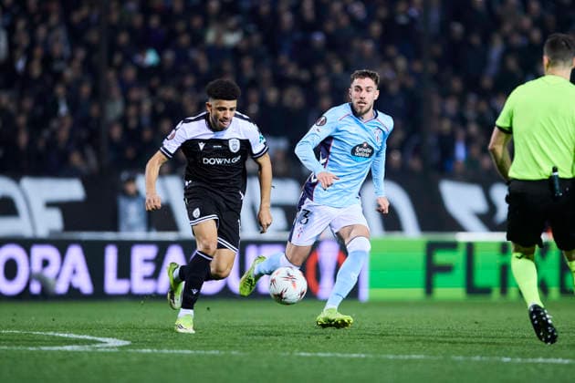 RC Celta de Vigo v Paok FC - UEFA Europa League THESSALONIKI, GREECE SPAIN - FEBRUARY 19: Taison of Paok FC competes for the ball with Oscar Mingueza of Celta de Vigo during the UEFA Europa League 2025 26 KO Playoff match between Paok FC and RC Celta de Vigo at Toumba Stadium on February 19, 2026 in Thessaloniki, Greece. Thessaloniki Toumba Stadium Greece Copyright: xDiegoxSimonx