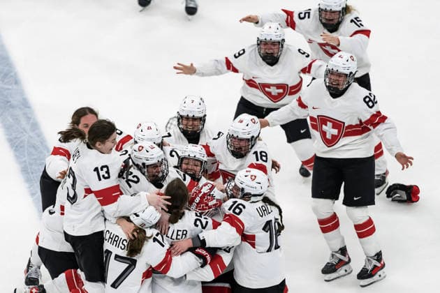 February 19, 2026, Milan, Lombardy, Italy: Team Switzerland celebrates after winning against Team Sweden, 2:1 in overtime in the Women s Bronze Medal Game at the Milano Rho Ice hockey, Eishockey Arena in MILAN, Italy during the 2026 Milano Cortina Winter Olympics. Milan Italy - ZUMAa161 20260219_oly_a161_935 Copyright: xWalterxG.xArcex