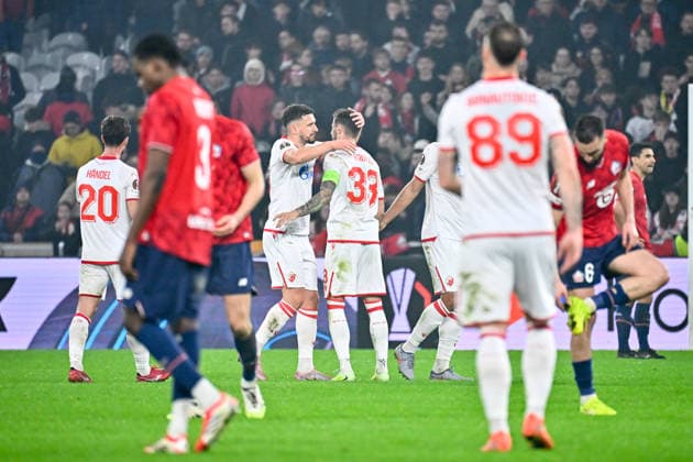 FOOTBALL : Lille vs Etoile Rouge Belgrade - Europa League - Lille - 19 02 2026 Milos Veljkovic ( 13 - Red Star Belgrade ) , Rade Krunic ( 33 - Red Star Belgrade ) and Red Star Belgrade players celebrate their side s victory after the UEFA Europa League match between Lille OSC and Red Star Belgrade at Stade Pierre Mauroy on February 19, 2026 in Lille, France. ( Photo by Federico Pestellini PsnewZ ) - LilleFrance  Copyright: xFedericoxPestellinix