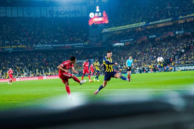 Fenerbahce SK vs Nottingham Forest FC Europa League 2025-26 KO play-offs 1st leg Mert Mulduer of Fenerbahce is in action during the UEFA Europa League 2025 26 Knockout Play-off First Leg match between Fenerbahce SK and Nottingham Forest FC at Fenerbahce Sükrü Saracoglu Spor Kompleksi on February 19, 2026 in Istanbul, Turkey. Istanbul Istanbul Turkey Copyright: xYagizxGurtugx