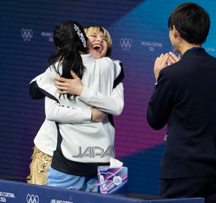 February 19, 2026, Milan, Lombardy, Italy: American ALYSA LIU takes home the gold medal and celebrates here with bronze medalist AMI NAKAI of Japan as the scores flash up for NAKAI in the Women Single Skating- Free Skating medal round Thursday night at this Milano Cortina 2026 Olympics. Olympics 2026: Milano Cortina: Figure skating, Eiskunstlauf Women s  - ZUMAa35_ 20260219_oly_a35_008 Copyright: xDanielxA.xAndersonx