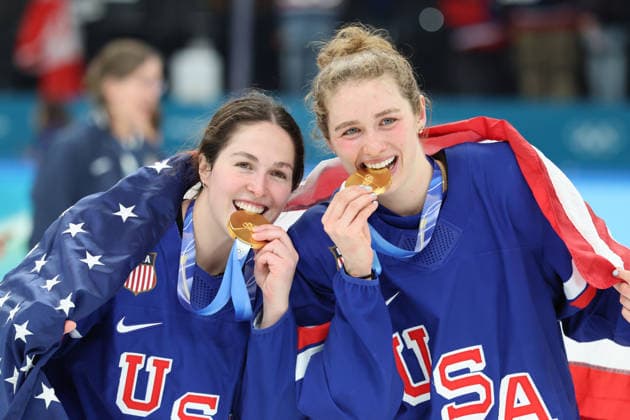 February 19, 2026, Milan, Lombardy, Italy: Team United States celebrates their win over Team Canada in the women s Ice hockey, Eishockey gold medal game during the Milano Cortina 2026 Olympic Winter games, Winterspiele,Spiele, Summer games at Milano Santagiulia Ice Hockey Arena. Olympics 2026: Milano Cortina: Ice Hockey-Women Finals - Gold Medal Game-USA V CAN  - ZUMAm117 20260219_oly_m117_071 Copyright: xDavidxMcIntyrex